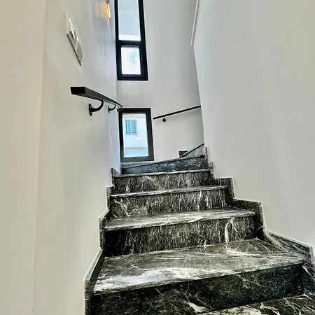 Apartamento Luxury Maisonette-loft 200 M To Sea With High Quality Working Desk Pafos