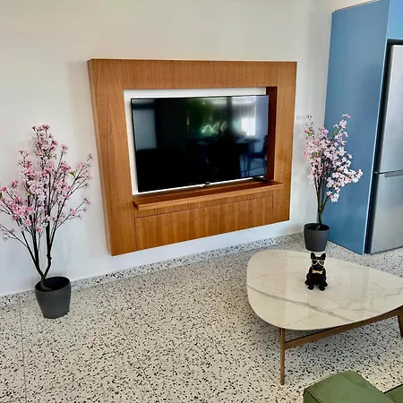 Apartamento Luxury Maisonette-loft 200 M To Sea With High Quality Working Desk Pafos