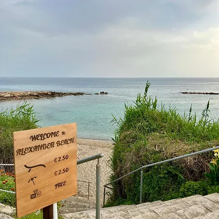 Apartamento Luxury Maisonette-loft 200 M To Sea With High Quality Working Desk Pafos
