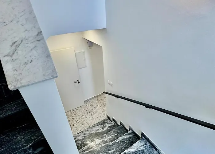 Luxury Maisonette-loft 200 M To Sea With High Quality Working Desk Apartament Paphos