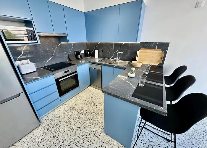 Apartament Luxury Maisonette-loft 200 M To Sea With High Quality Working Desk Paphos