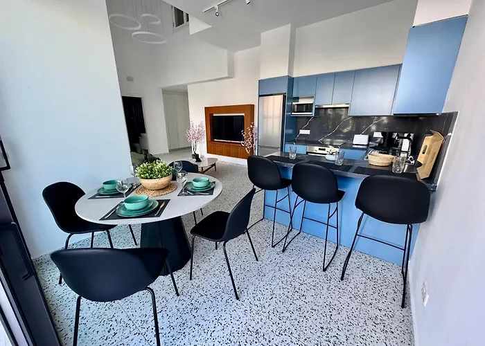 Luxury Maisonette-loft 200 M To Sea With High Quality Working Desk * Paphos